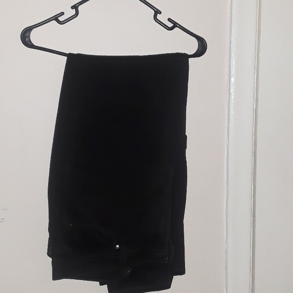 Levi's - Picture 2 of 5